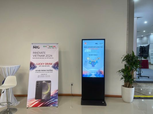 Dịch vụ cho thuê standee điện tử tại Đà Nẵng